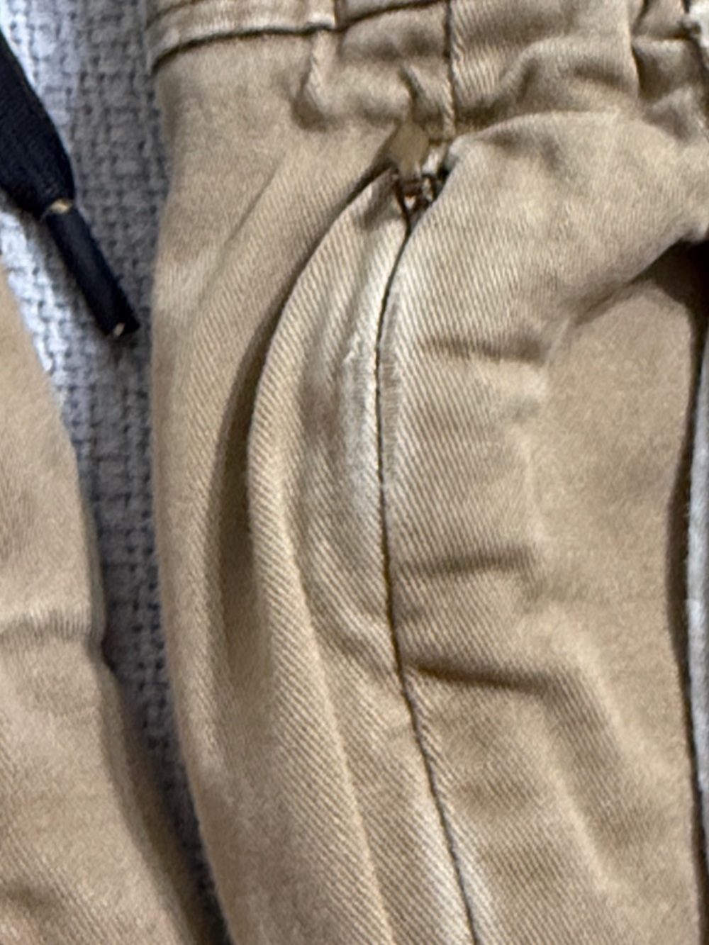 Hollister Men’s Drawstring Chino Shorts in Khaki & Stone - Picture 14 of 16